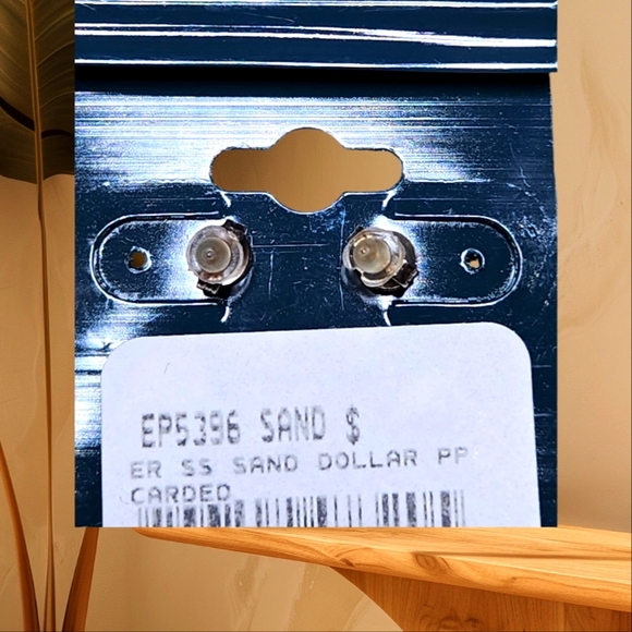 NWT Sterling Silver Sand Dollar Post Earrings - Picture 2 of 4